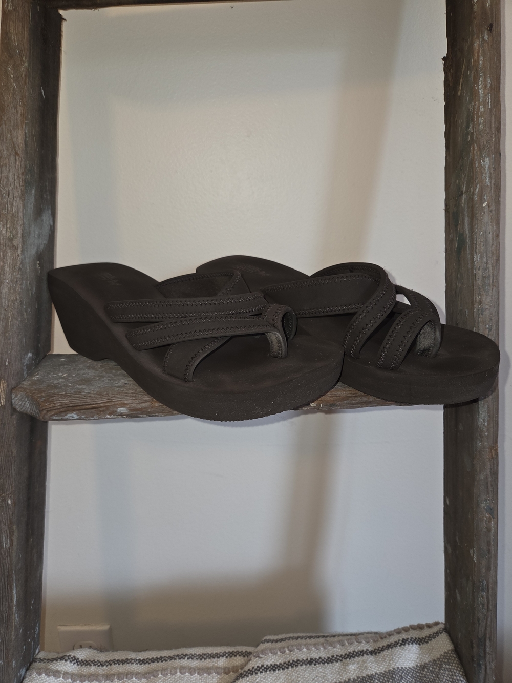 Wedge Flip Flop Sandals in Dark Brown